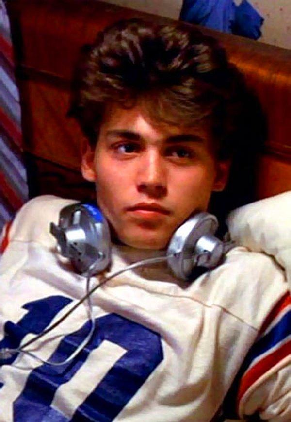 12. Johnny Depp 21 yaşında 1984 yapımı Elm Sokağında Kabus filmiyle üne kavuştu ve şimdi son filmi Mortdecai'de 51 yaşında.