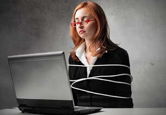 Kadın Çalışanların % 75’i Şiddet Görüyor, Sadece % 12’si Dile Getiriyor