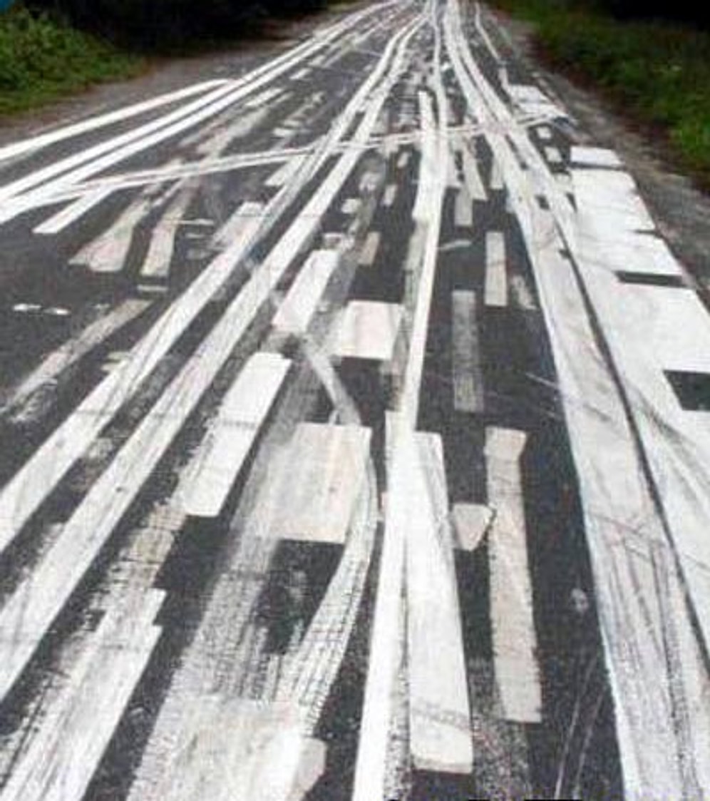 Yol Şeriti Böyle Boyanır Dedirten Biri!