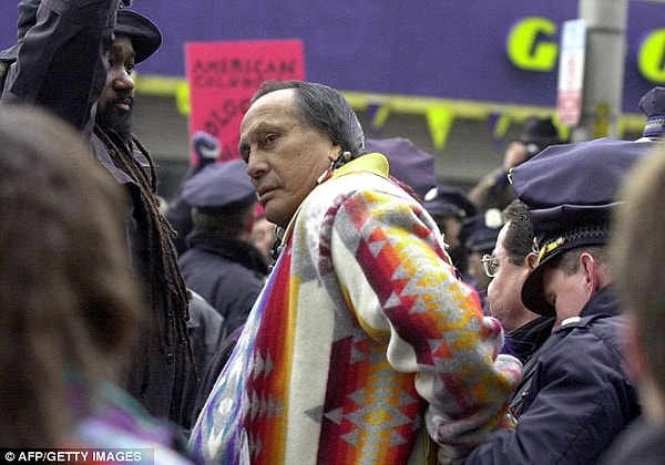 42. Lakota Özgürlük Delegasyonu denilen Amerikan kızılderili bir grup, 17 Aralık 2007 de Washington D.C.'ye Lakota'nın Amerika Birleşik Devletleri'nden bağımsız olduğunu savunan bir açıklama teslim etti.