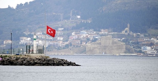 Türkiye'de Pakistan İçin Bayraklar Yarıya İndi