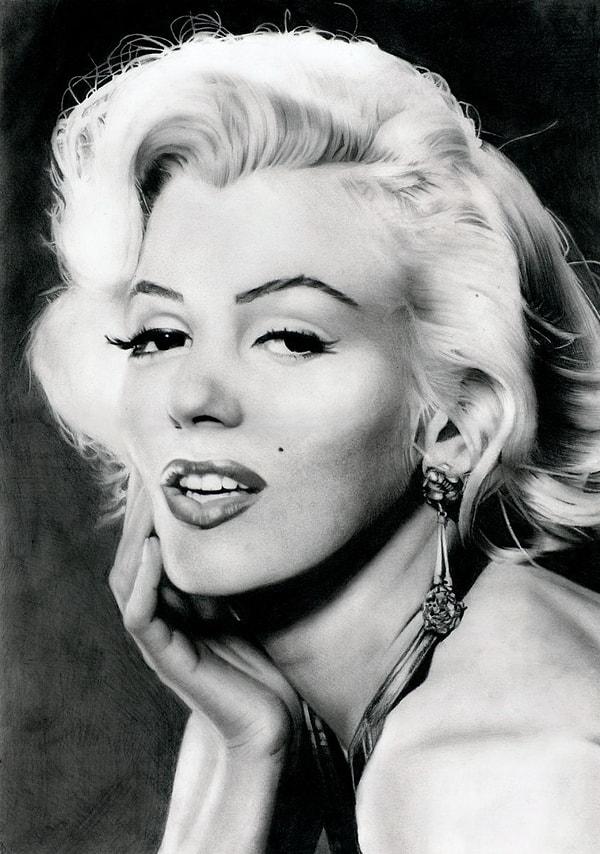 Rivayet edilir ki: Marilyn Monroe'nun isim anasıdır.