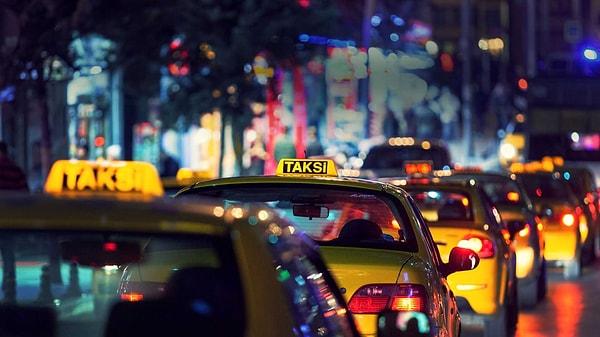 12. Her taksiye binişte farklı kimliklere bürünmek ve şöförle bu doğrultuda konuşmak.