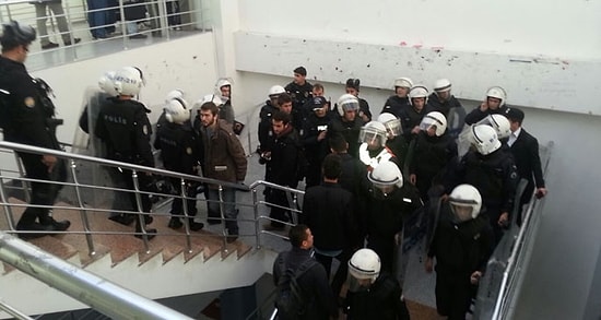 YTÜ'de 'Hırsız Var' Afişine 10 Gözaltı