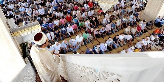Camilerde 'İş Güvenliği' Hutbesi: 'Tedbirde Aşırılık Allah'a Güveni Sarsar'