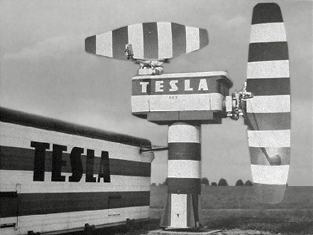 Американцы обратились к Эдисону во время Мировой войны для определения места немецких подводных кораблей. Тесла предложил идею – использовать энергетические волны, но Эдисон был категорически против. Именно по этой причине радар был изобретен на 25 лет позже, чем мог бы быть изобретен
