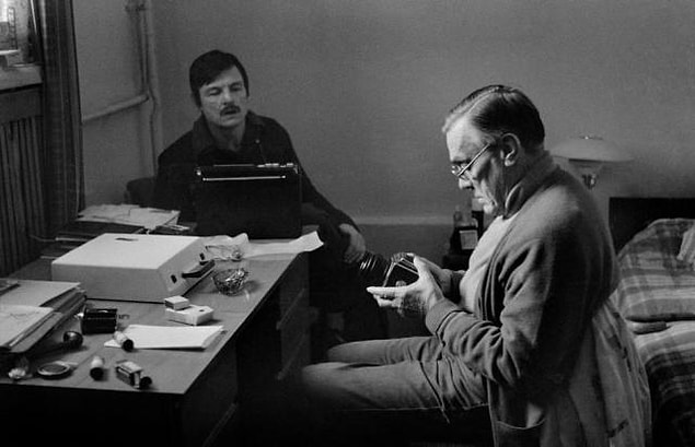 2. Tarkovsky ünlü şair ve çevirmen Arseniy Tarkovsky'nin oğludur.