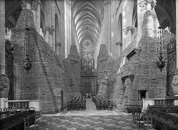 10. II. Dünya Savaşı sırasında Amiens Katedrali'nden bir görüntü.