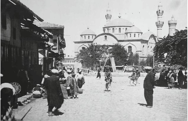 1. 1930 Yeni Camii Önü
