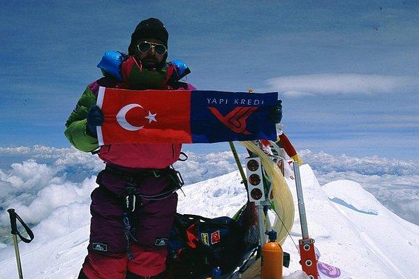 19. Nasuh Mahruki'nin Everest'in zirvesine çıkması.