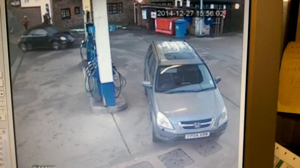 Kadın Şoförün Yakıt Pompası İle İmtihanı