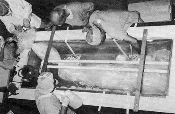 1979: Dondurulan dokuz beden çözülüyor!