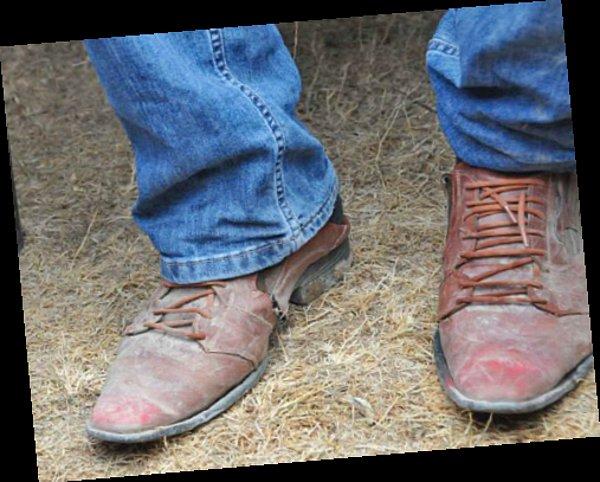 6. Fatih Topaloğlu Yırtık Ayakkabıları