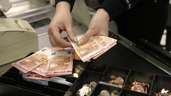 Euro, Dolar Karşısında 9 Yılın En Düşüğünü Gördü