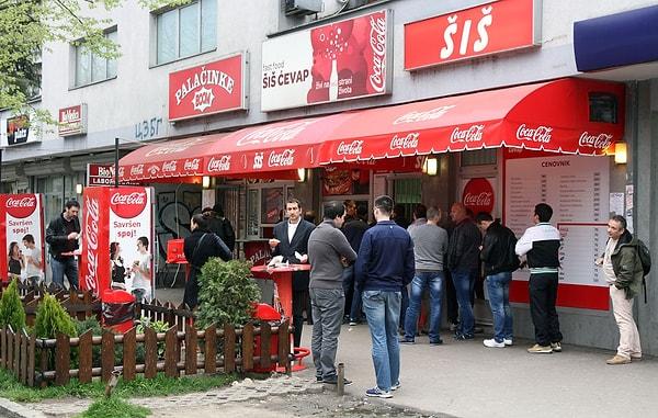 1. " Šiš ćevap " Yazısını görüp Türk lokantası sanmaktır.
