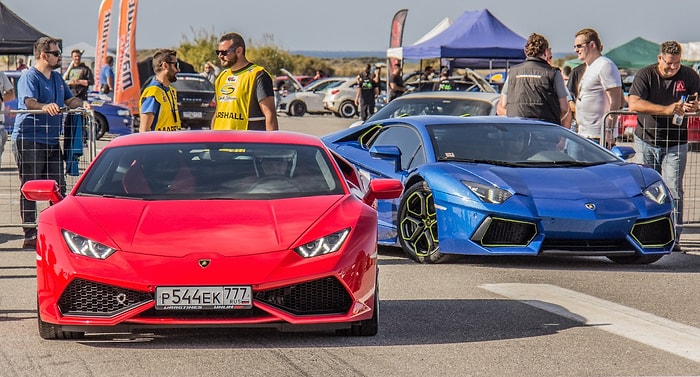 Lamborghini Aventador - Lamborghini Huracan'a Karşı