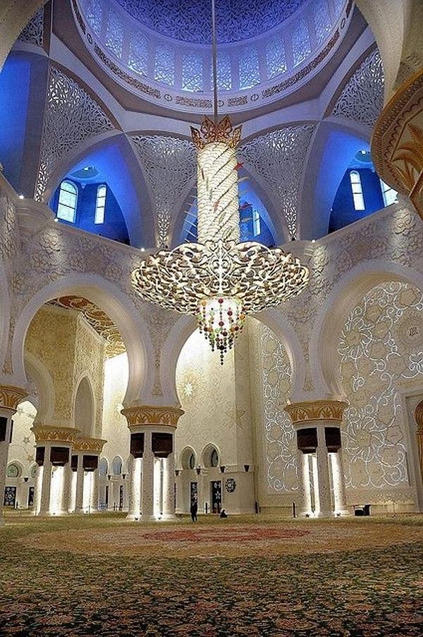 1. Sheikh Zayed Camii, Abu Dhabi