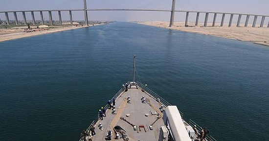 Mısır'ın 'Yeni Süveyş Kanalı' Çöktü: 250 İşçi Kayıp İddiası