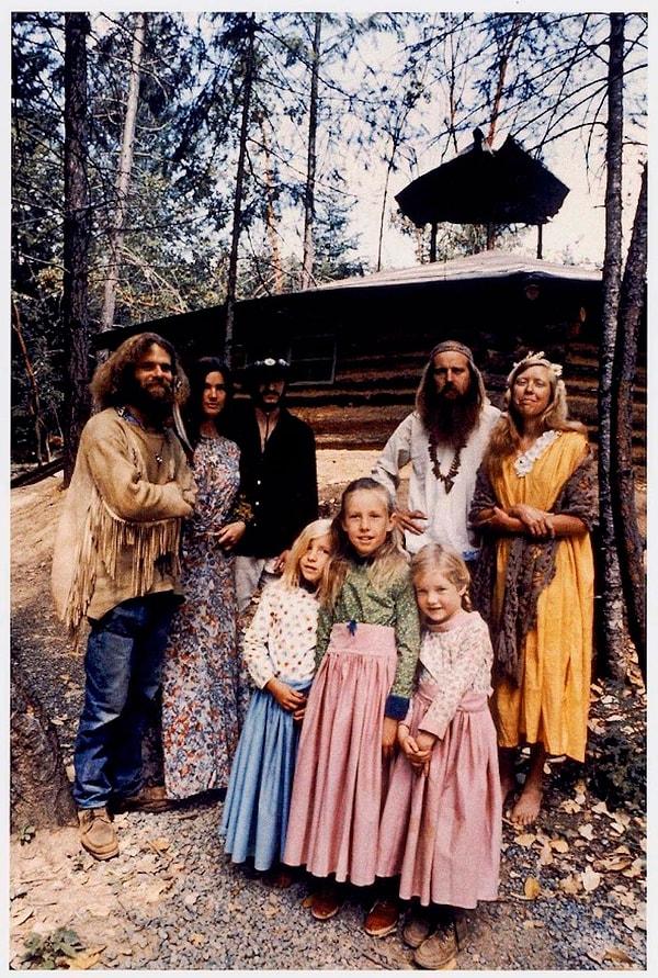 1. Bir hippi ailesi.