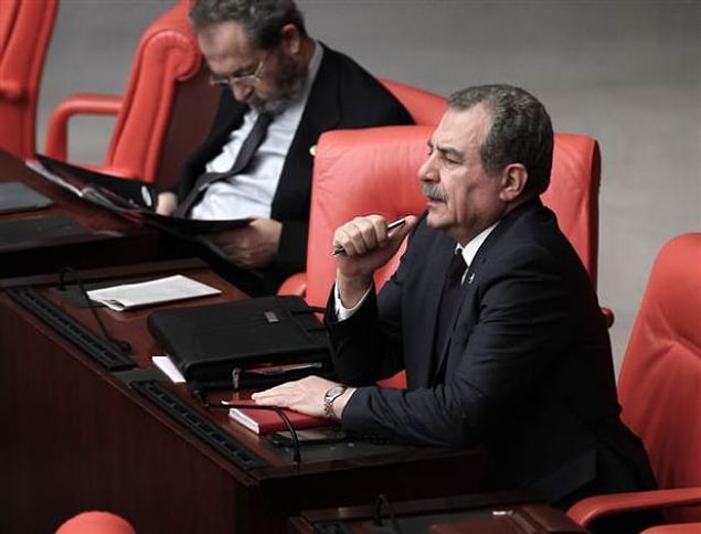 Muammer Güler oylamayı takip ederken.