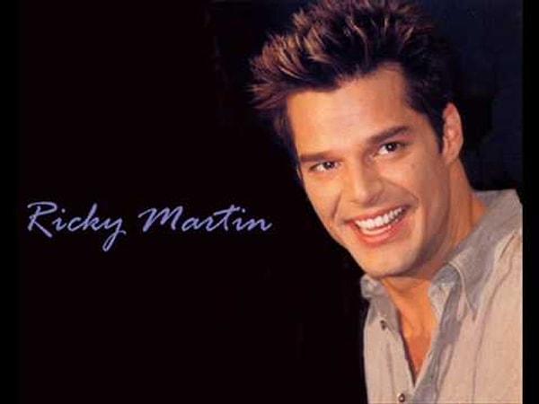 6. Sadece "Un, dos, tres!" kısmını bilip gerisini uydurduğumuz Ricky Martin şarkıları.