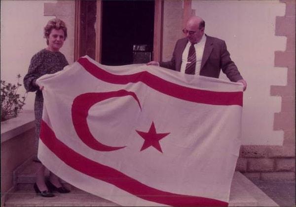 1974 Kıbrıs Harekâtı'nın ardından 13 Şubat 1975'te Kıbrıs Türk Federe Devleti'nin ilanından sonra devlet ve meclis başkanı görevlerini de yürüten Denktaş, anayasa uyarınca 1976'da yapılan ilk genel seçimlerde devlet başkanlığına seçildi.