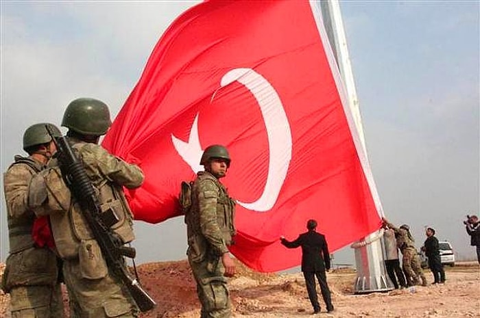 Kobani Sınırına Dev Türk Bayrağı