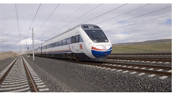 Lodos Yüksek Hızlı Tren'i de Vurdu