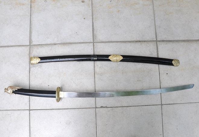 Samuray Kılıcıyla Elektronik Mağazasını Bastı