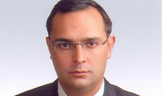 Cumhuriyet Gazetesi Muhabiri Evinde Ölü Bulundu