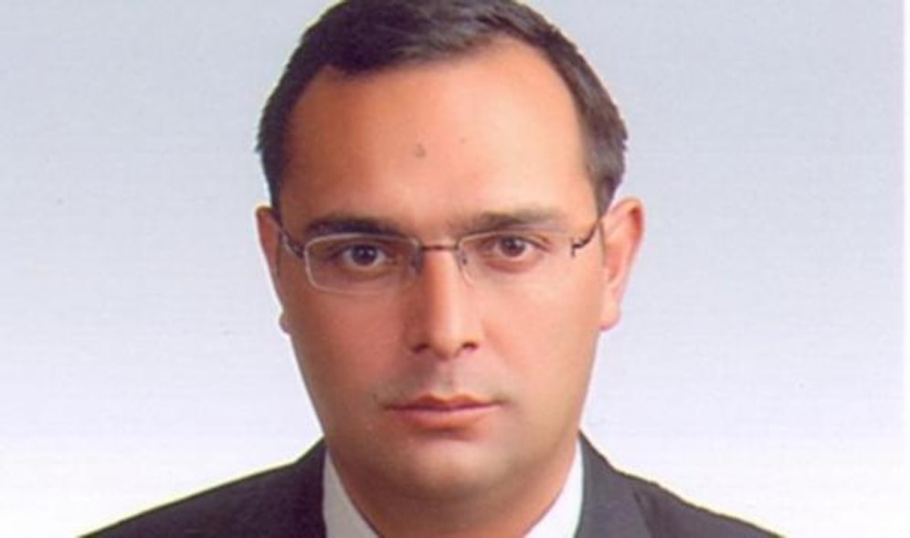 Cumhuriyet Gazetesi Muhabiri Evinde Ölü Bulundu