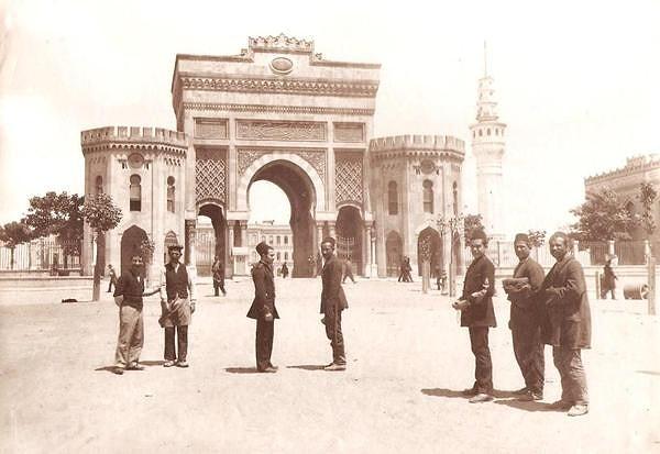 34. Beyazıt Meydanı (1890'lı yıllar)