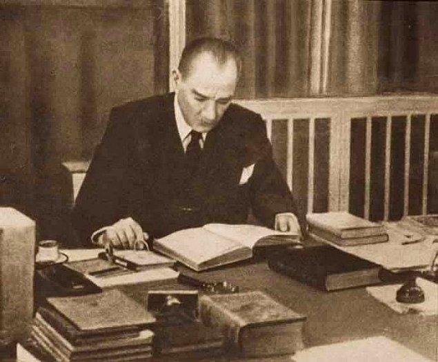 Atatürk devreye girer ve onlarca bilim insanı Türkiye'ye gelir.