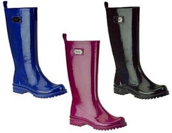Yağmur çizmesi. Bu ayakkabılarla dereye girseniz su geçirmez, yağmurlu havalarda çok kullanışlıdır, AMA sadece yağmurda giymek için almışsınızdır. Kışın giyseniz ayaklarınız üşür, yazın giyseniz terletir.