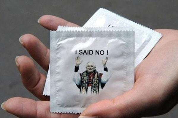 10. Erken boşalma sorunu yaşayanlar için özel üretilen bu kondom, resimdeki mutlu ve yaşlı adama bakmanızı sağlayarak dikkatinizi dağıtmayı ve ejakülasyonu geciktirmeyi amaçlıyor.