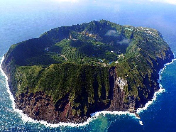 8. Aogashima Adası