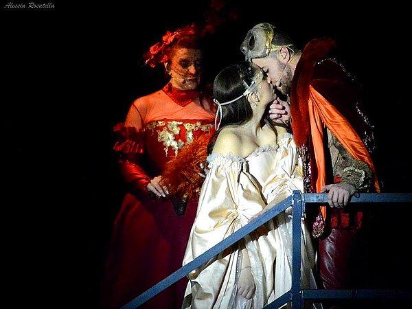 1. Sheakspeare'in kaleminden aşkların en unutulmazı "Romeo & Juliet" orjinal oyuncu kadrosu ve dev prodüksiyonuyla 21 Şubat'ta İstanbul'da!