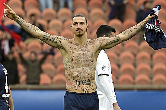 Dünyadaki Açlık Seviyesine Dikkat Çekmek İçin Vücüdunu Dövme ile Kaplatan Ibrahimović