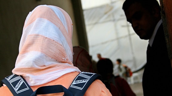İtalya'da 'Müslümanları Korumak İçin' Başörtüsü Yasağı