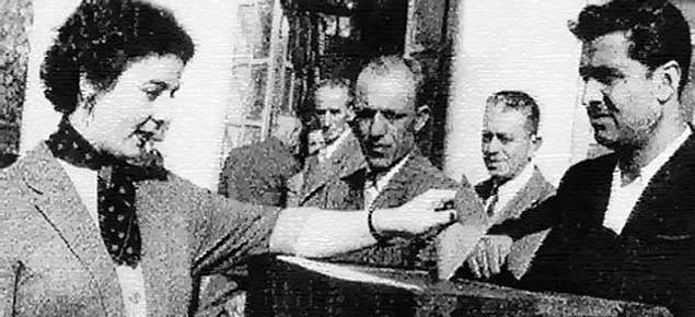 12. Türk kadınına seçme ve seçilme hakkının verilmesinde en büyük rolü oynayan Atatürk’ün bu konuya ilişkin görüşleri şöyledir: