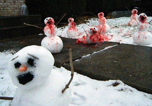 6. Arkadaşlar kardanadam kardanadamı koşturur mu, hem kardan zombi mi olur iyice şaşırdınız!