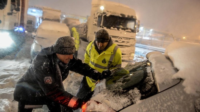 Yollar Kapandı, Araçlar Yolda Kaldı