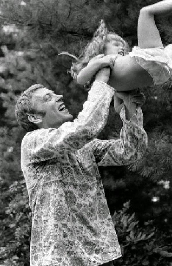 4- Aktör Donald Sutherland ve kızı Rachel, 1970.