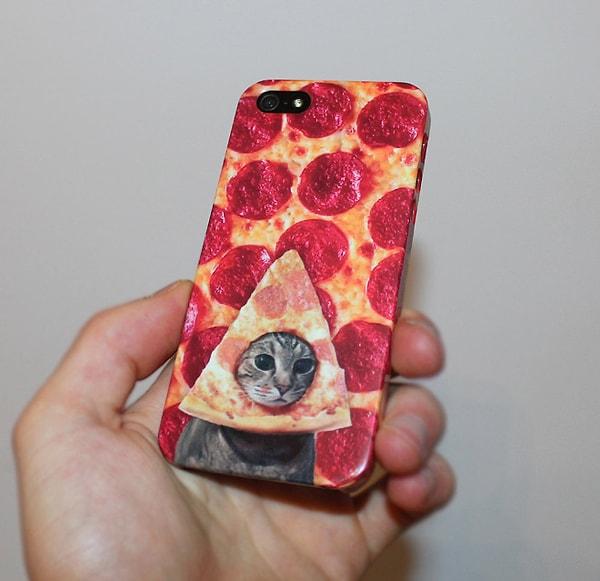 1. Pizzalı kedili telefon kapağı. Güzel ki bu alırım diyorsanız bu daha başlangıç diyorum.