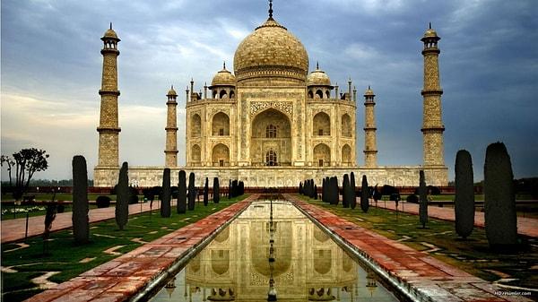15. Dünyanın 7 harikasından biri olan Tac Mahal hangi devletin hangi hükümdarı tarafından yaptırıldığını biliyor musun?