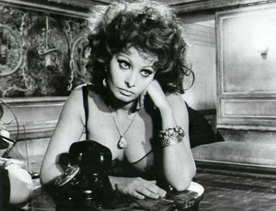 Toplaşmaya Herkesten Önce Gidip Saatlerce Bekleyen Tezcanlıların Yaşadığı 17 Durum