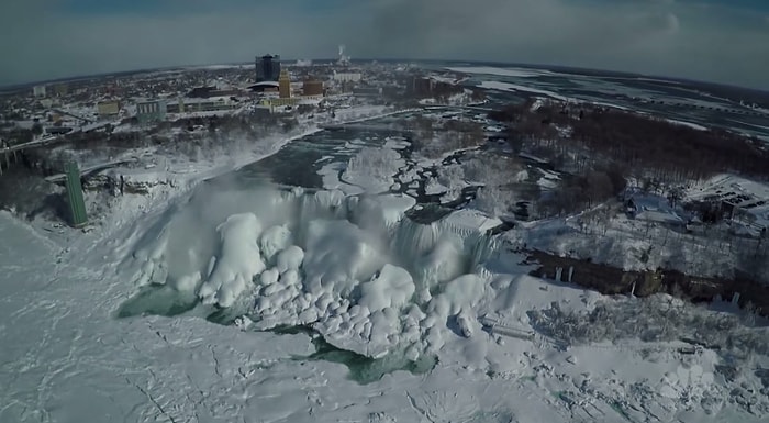Donmuş Niagara Şelalesinin Havadan Drone ile Muhteşem Görüntüsü