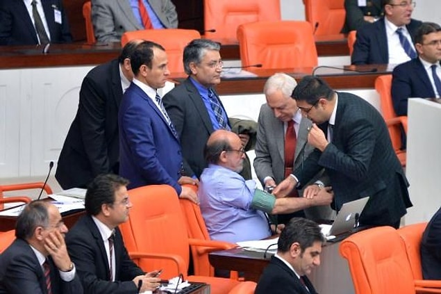 İki vekil rahatsızlandı