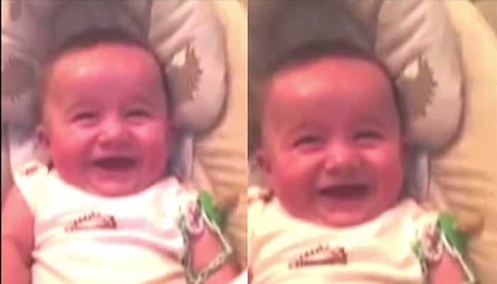 Gülerken Sevimlilik Patlaması Yaşayan Bebek