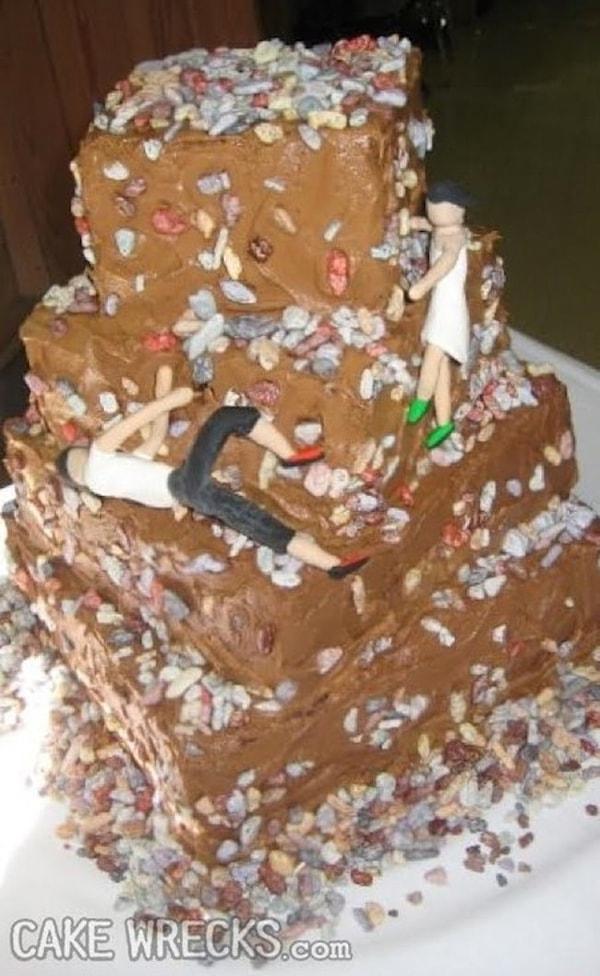 18. Öyle bir pasta hayal edin ki kocanızın ölüme doğru düştüğünü size göstersin.